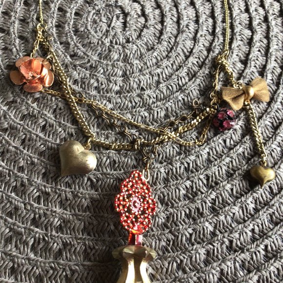 Betsey Johnson necklace - Picture 2 of 3